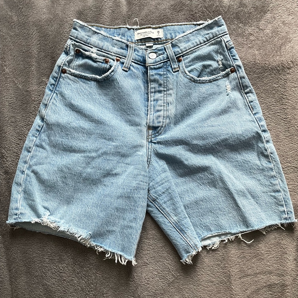 Abercrombie & Fitch Curve Love The 7” Dad Denim Short High Rise / Size 26/2